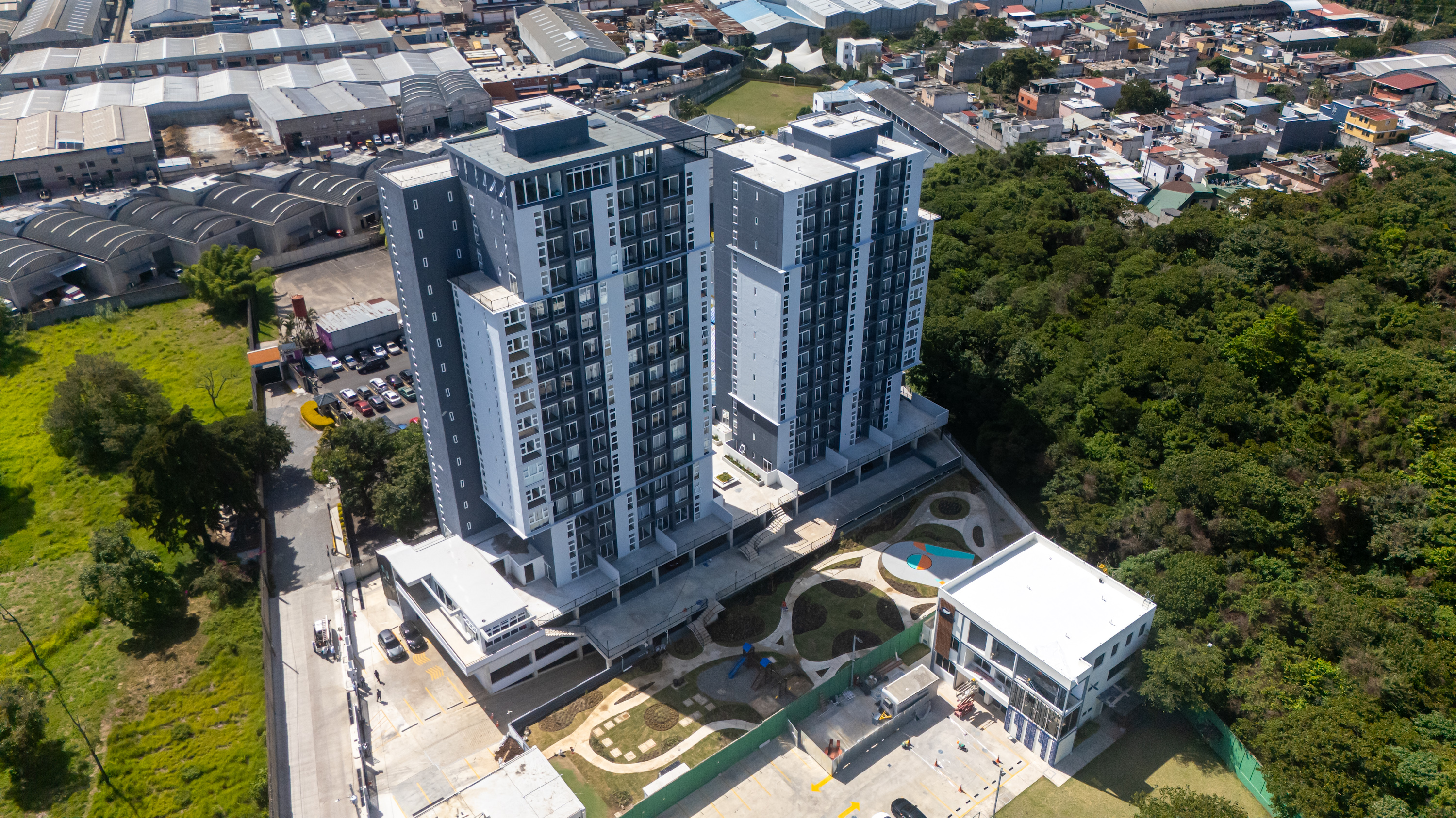 Fotografía con drone para edificios residenciales y arquitectura en Guatemala
