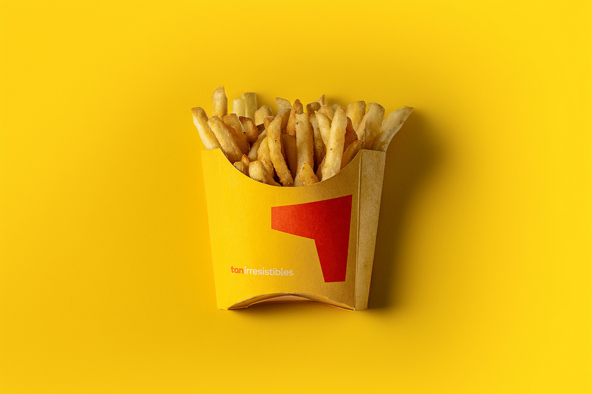 Fotografía gastronómica comercial de papas fritas premium para contenido publicitario